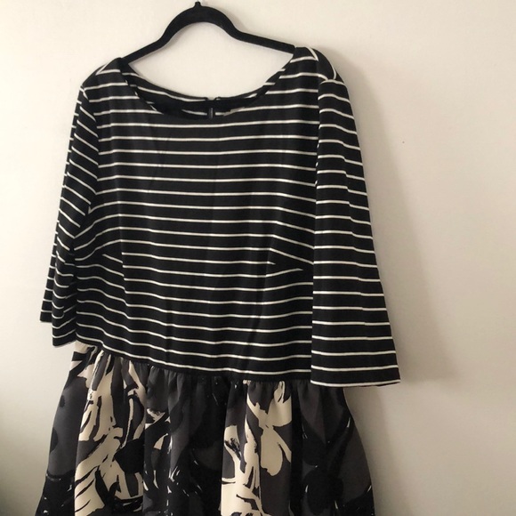 Taylor Dresses & Skirts - Black and white springy dress